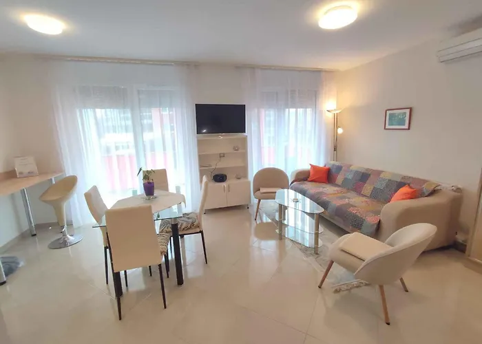 In - Balaton 45328 Siófok